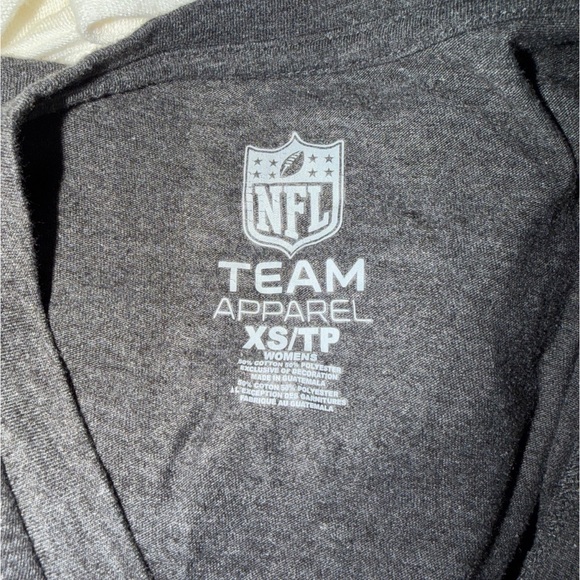 🖤🧡 NFL Cincinnati Bengals V-Neck Tee - Picture 5 of 5